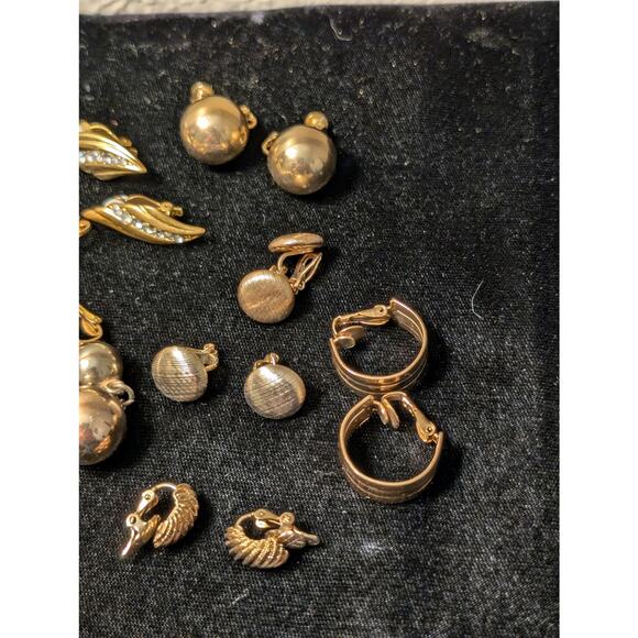 Vintage Ten Predominantly Gold Tone Clip On Earrings - Picture 4 of 7